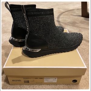 NIB Michael Kors Bodie Bootie Black/Silver